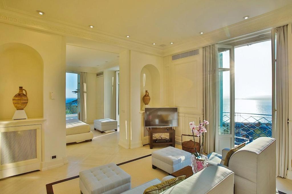 Villa Luxury At Mont Boron, Swimming Pool Overviewing The Bay