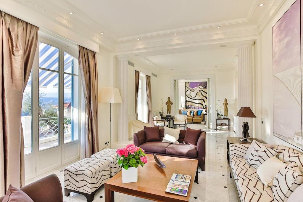 Villa Luxury At Mont Boron, Swimming Pool Overviewing The Bay